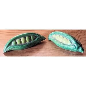 Vintage Green Ceramic Peas Pod Salt & Pepper Shakers Set Japan Nice See Pic.